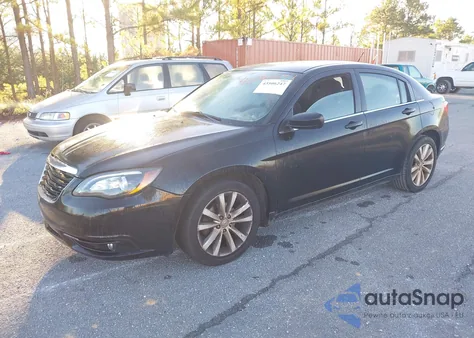 2013 Chrysler 200 Touring z USA, uszkodzony, nr VIN 1C3CCBBB0DN598778